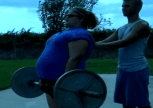 Overweight "Powerlifting Expert" : "You Need A Spotter While Deadlifting"